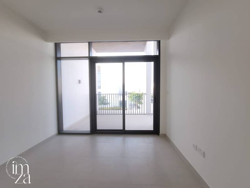 Exquisite 3BR Townhouse | Prime Middle Unit - Image 8