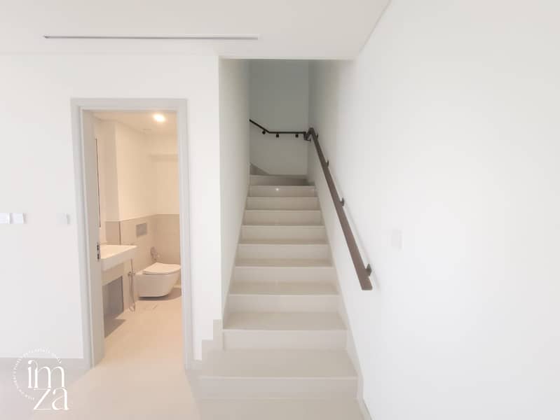 Exquisite 3BR Townhouse | Prime Middle Unit - Image 12