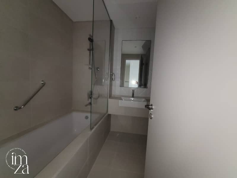 Exquisite 3BR Townhouse | Prime Middle Unit - Image 14