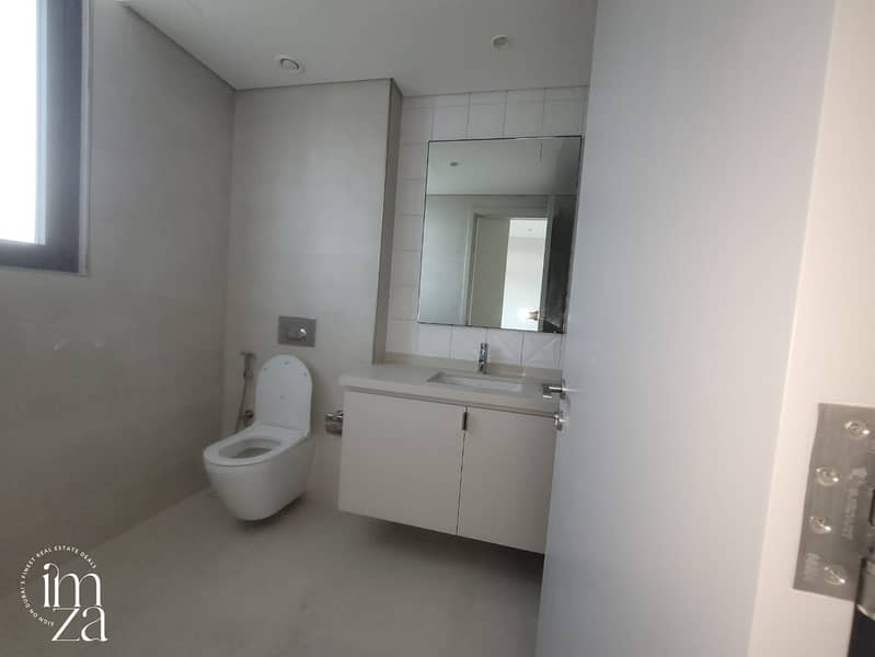 Exquisite 3BR Townhouse | Prime Middle Unit - Image 16