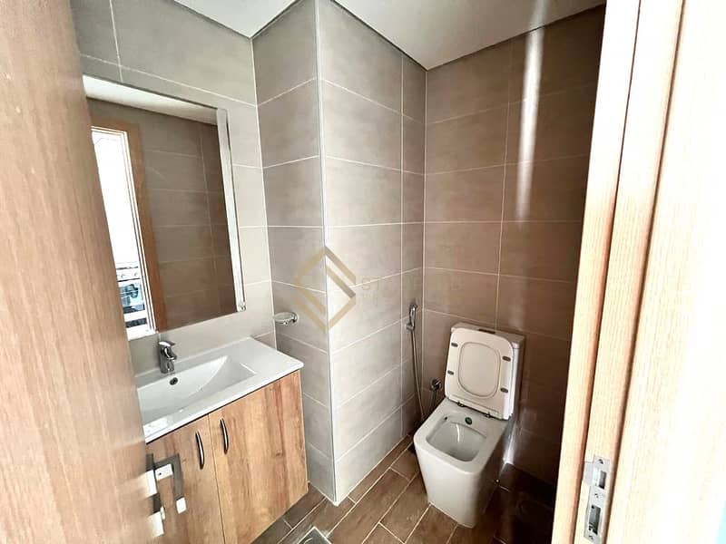 Corner Unit | Prime Location | Vacant next Month - Image 10