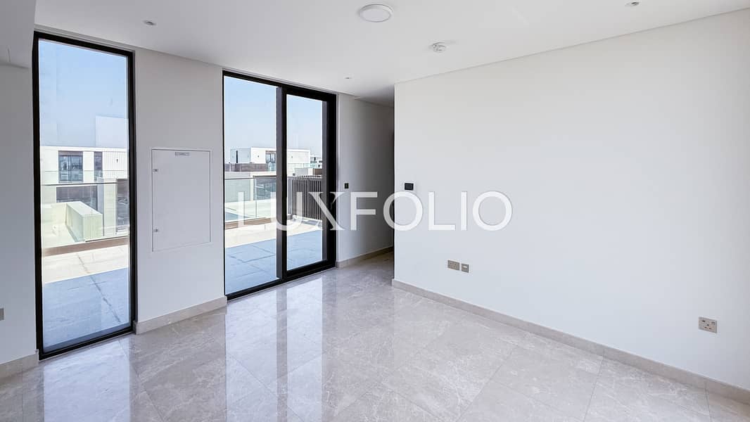 Corner Plot | Burj Khalifa View | Ready To Move