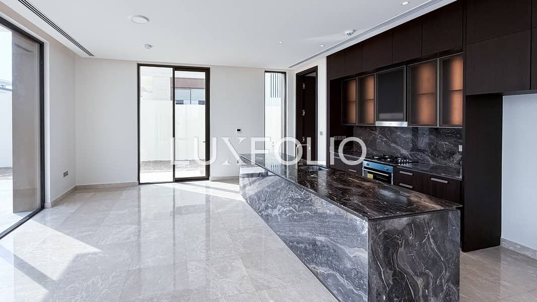 Corner Plot | Burj Khalifa View | Ready To Move - Image 12