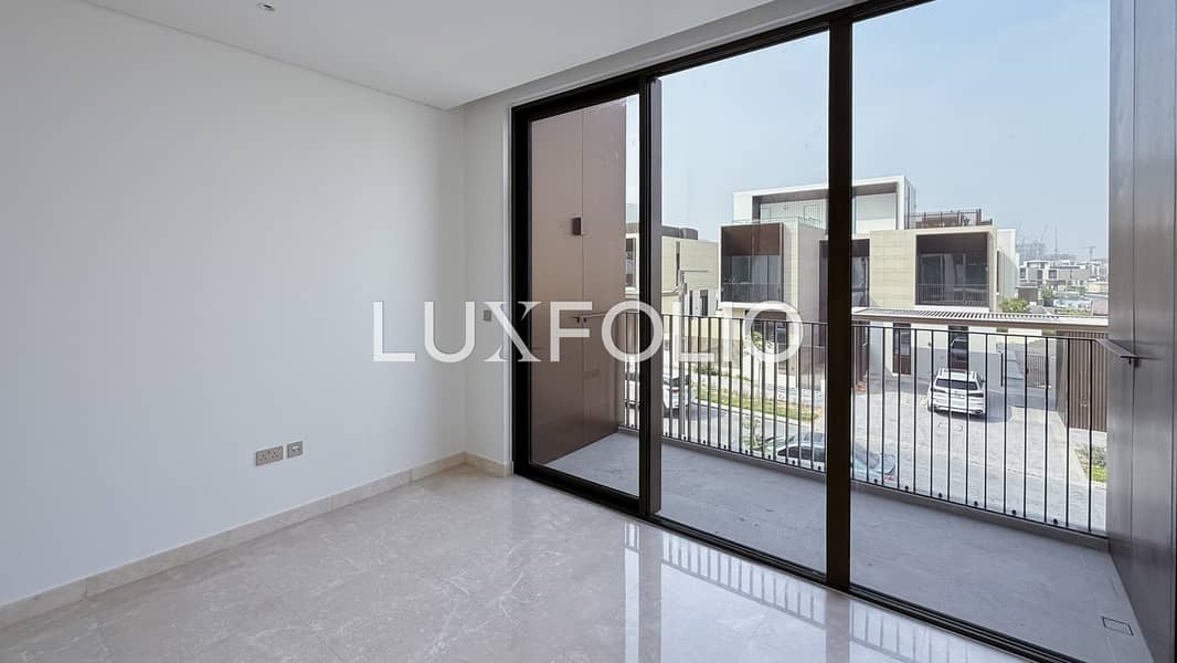 Corner Plot | Burj Khalifa View | Ready To Move - Image 29