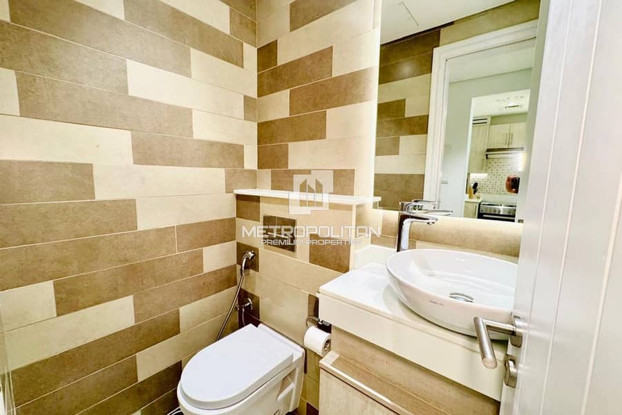 Premium Location | Bright | Furnished| Vacant - Image 18