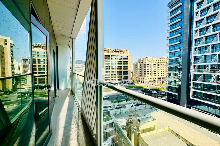 Premium Location | Bright | Furnished| Vacant - Image 19