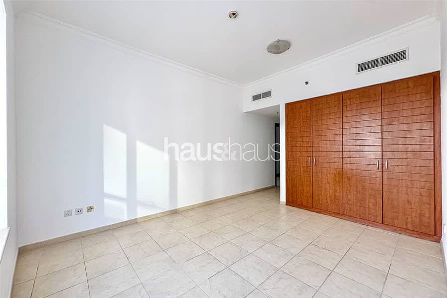 Vacant | Spacious 805sqft | Unfurnished| Mid Floor