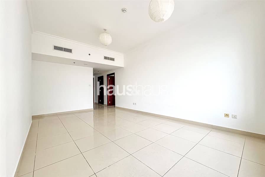 Vacant | Spacious 805sqft | Unfurnished| Mid Floor