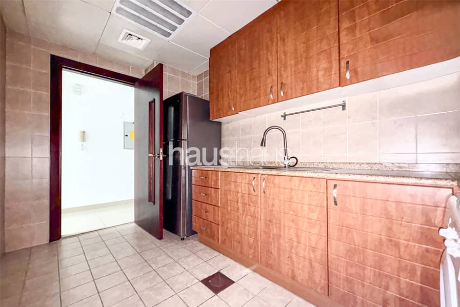 Vacant | Spacious 805sqft | Unfurnished| Mid Floor - Image 6