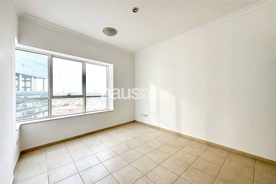 Vacant | Spacious 805sqft | Unfurnished| Mid Floor - Image 10