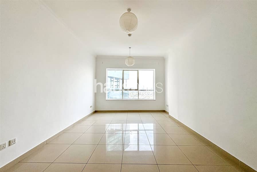 Vacant | Spacious 805sqft | Unfurnished| Mid Floor - Image 11