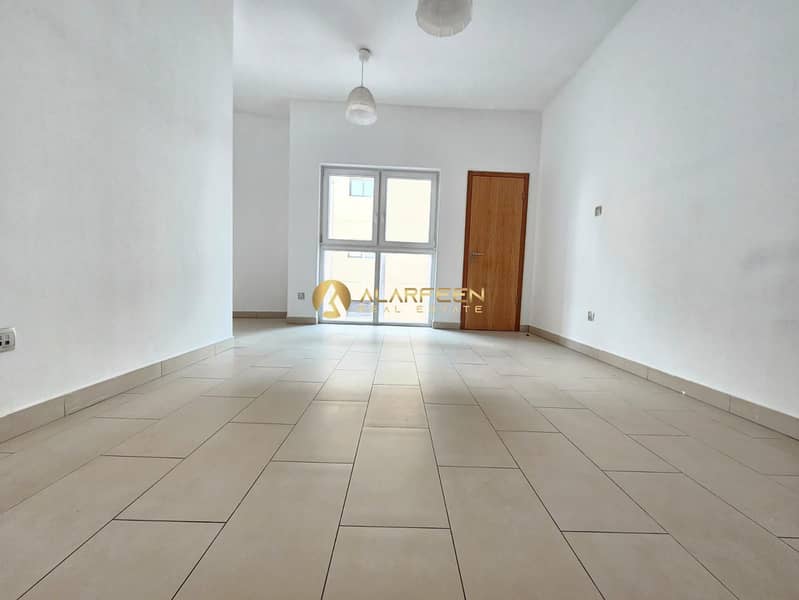 Spacious 4BR+Maid | Community View | Prime Location - Image 7