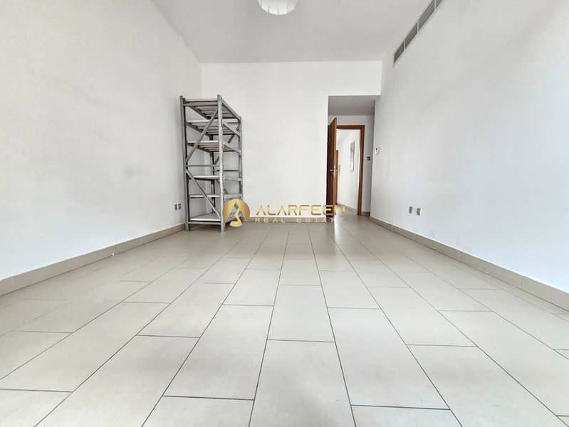 Spacious 4BR+Maid | Community View | Prime Location - Image 8