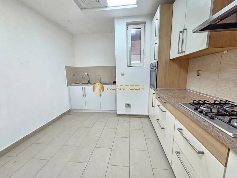 Spacious 4BR+Maid | Community View | Prime Location - Image 11