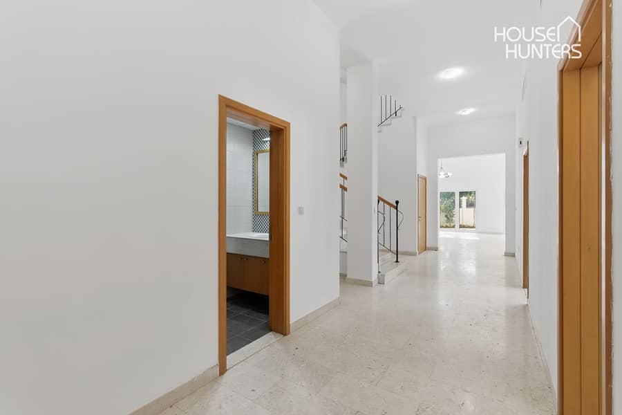 Private pool| Vacant |Well maintained