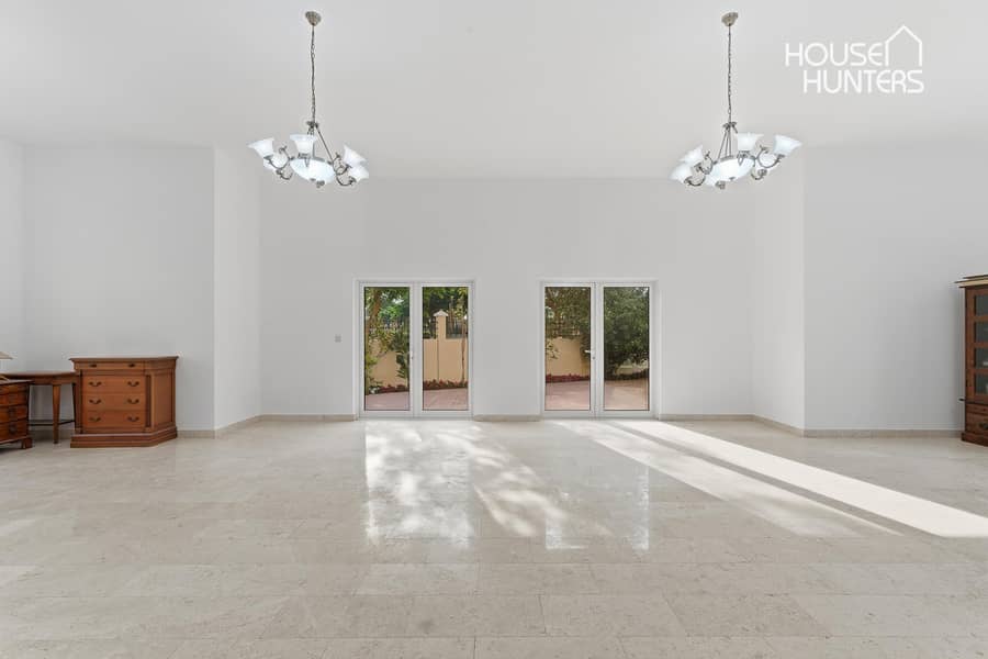 Private pool| Vacant |Well maintained - Image 6