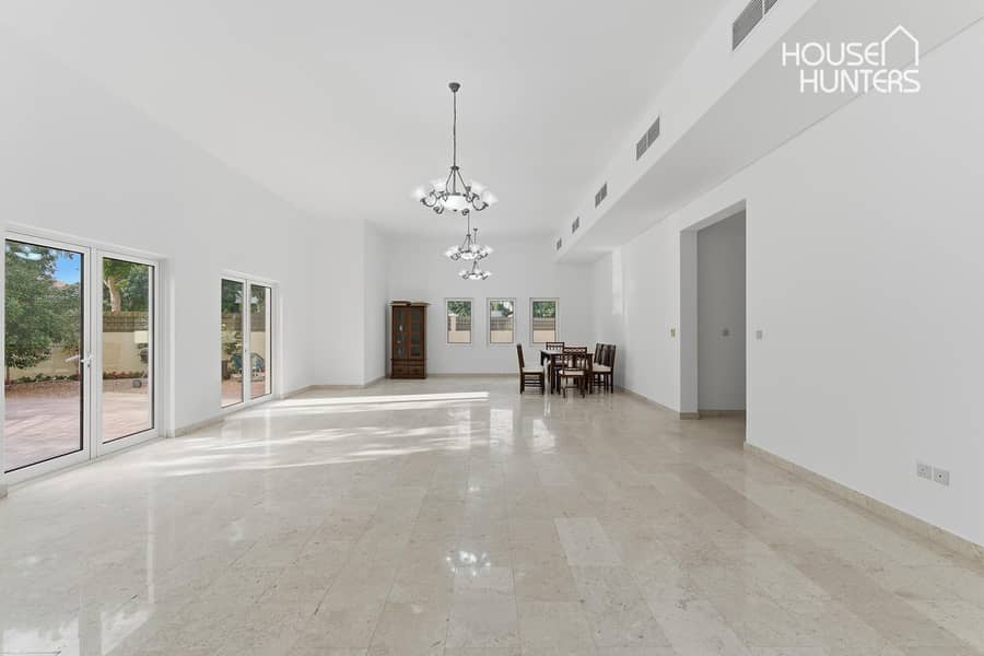 Private pool| Vacant |Well maintained - Image 10