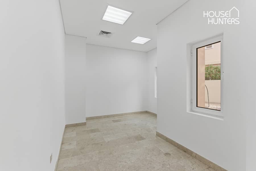 Private pool| Vacant |Well maintained - Image 11