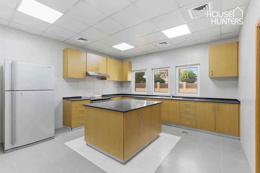 Private pool| Vacant |Well maintained - Image 12