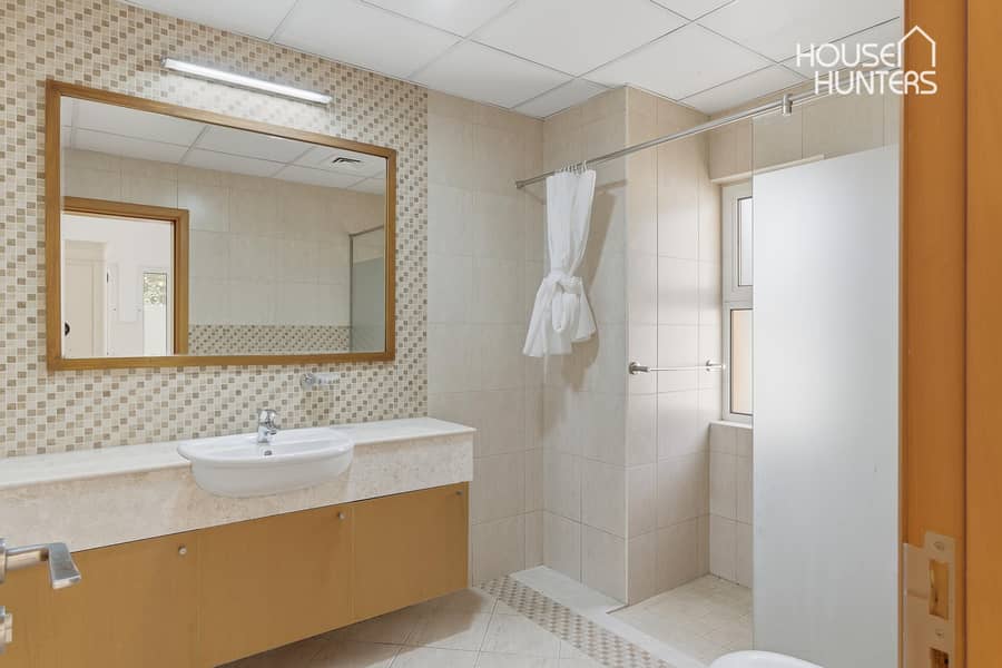 Private pool| Vacant |Well maintained - Image 15