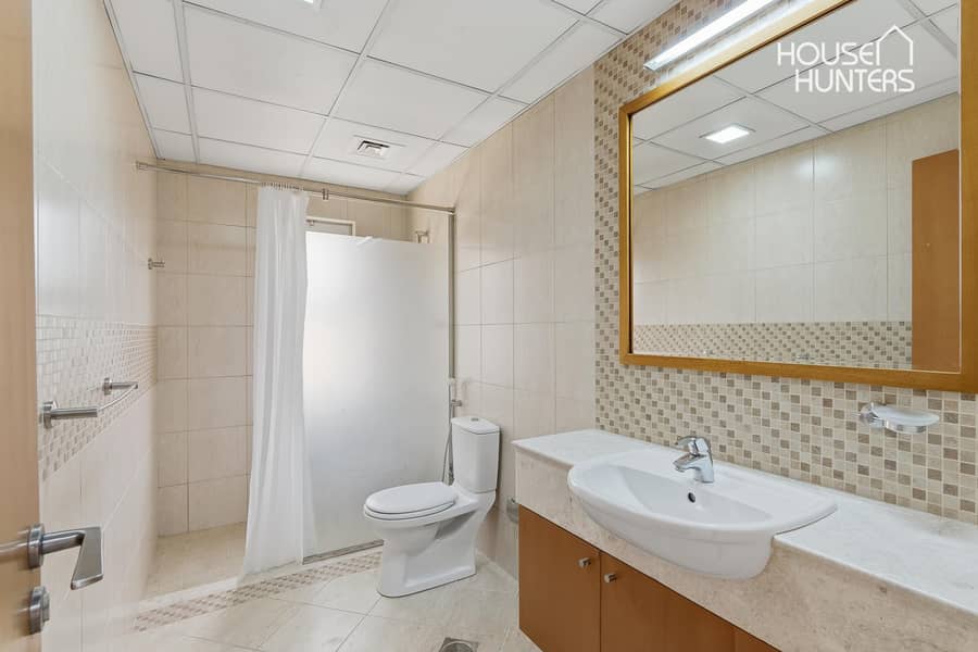 Private pool| Vacant |Well maintained - Image 25