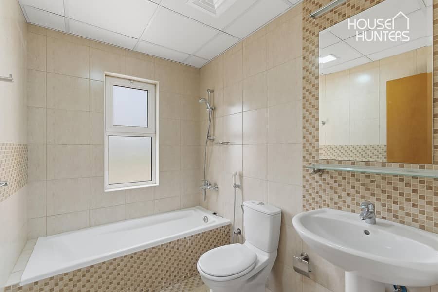 Private pool| Vacant |Well maintained - Image 28