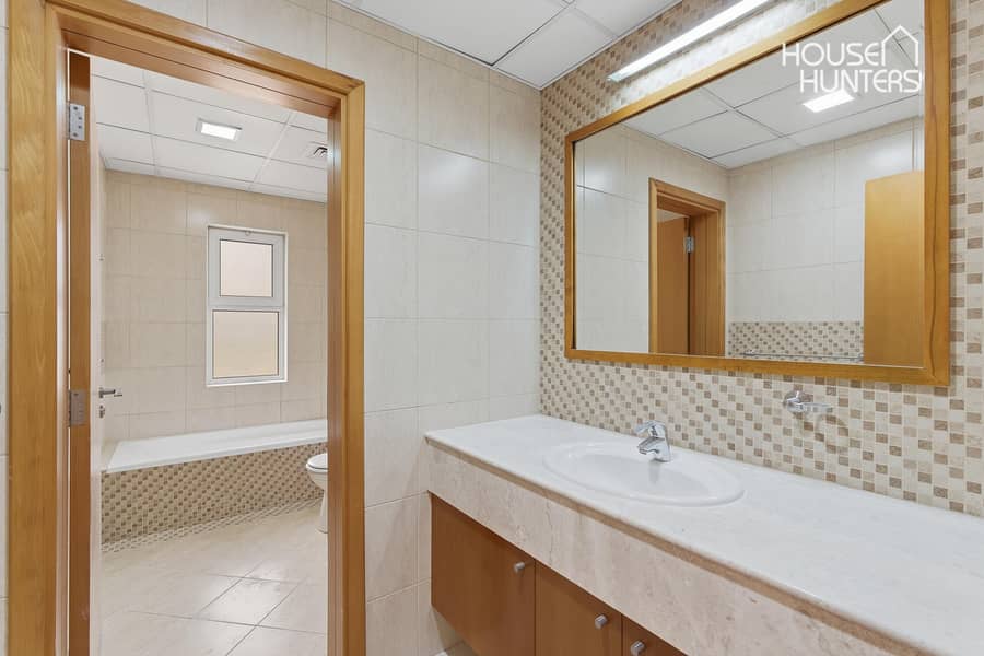 Private pool| Vacant |Well maintained - Image 29