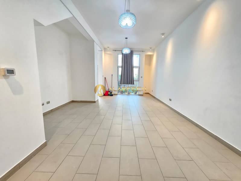 Spacious 4BR+Maid | Community View | Prime Location - Image 15