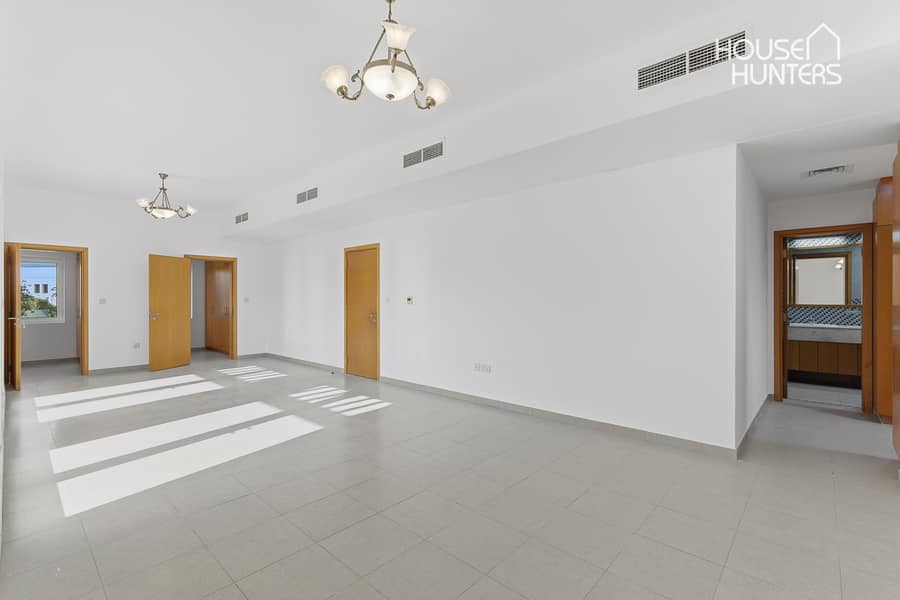 Private pool| Vacant |Well maintained - Image 32