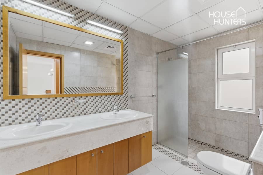 Private pool| Vacant |Well maintained - Image 34