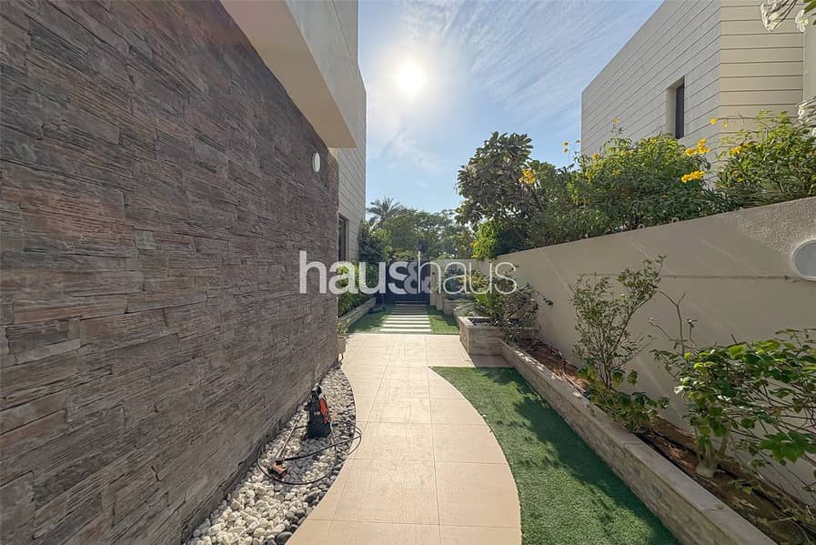 Single - Row | Fully Furnished | 4 Bed + Maids