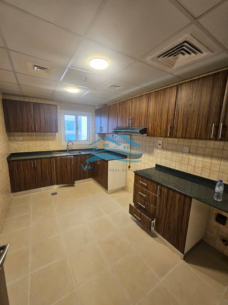 Ready to Move | Luxurious 1BR | Closed Kitchen | Prime Location - Image 6