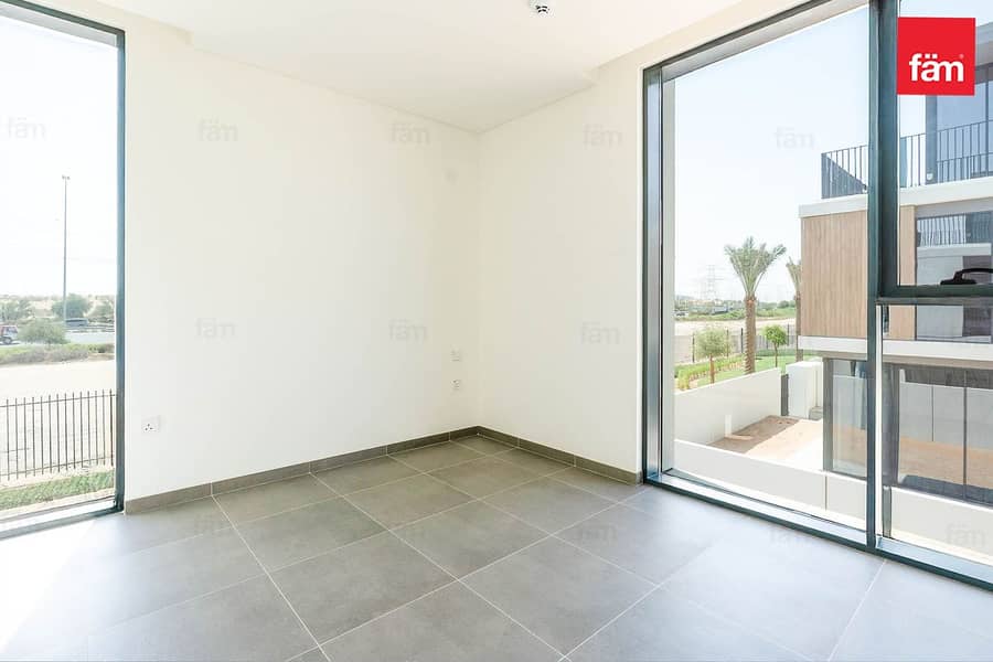 Modern Family Villa | Single Row | Vacant - Image 9