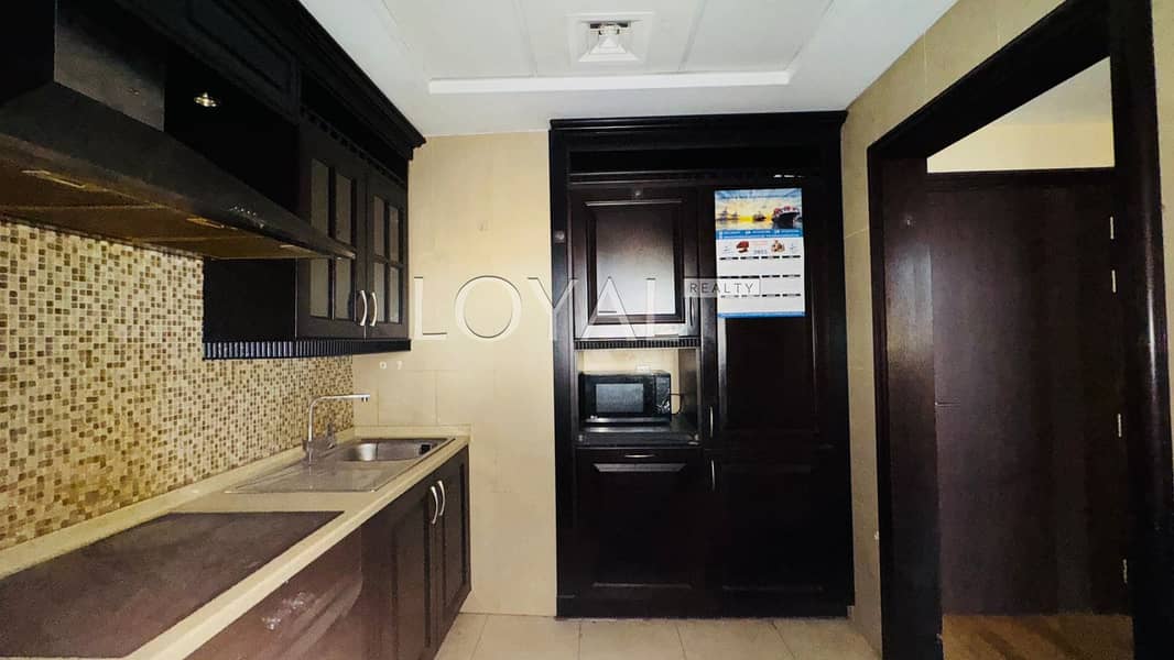 NO COMMISSION, High End Executive 1 Bedroom Suite