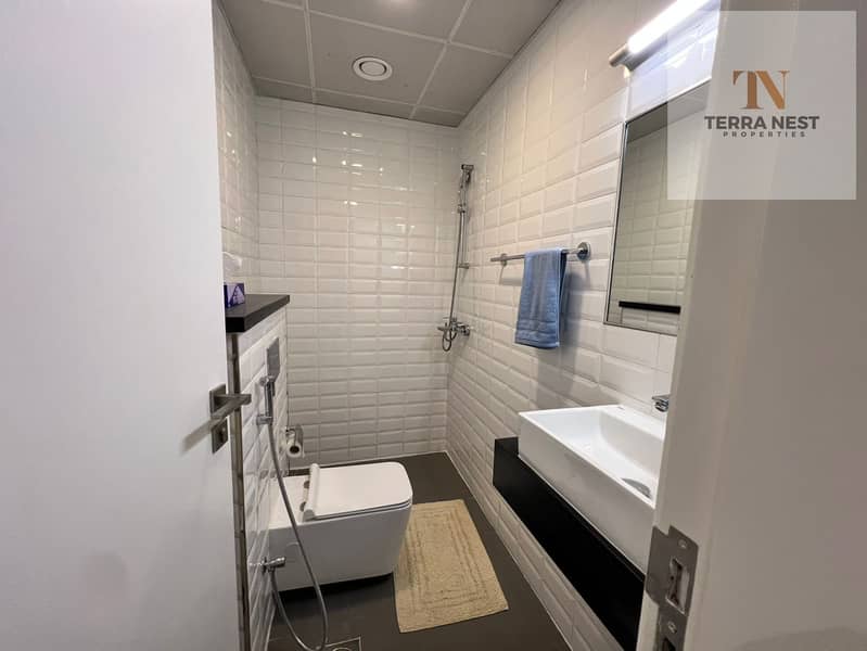 LUXURIOUSLY FURNISHED | POOL VIEW | STORAGE ROOM | BIG BALCONY - Image 10