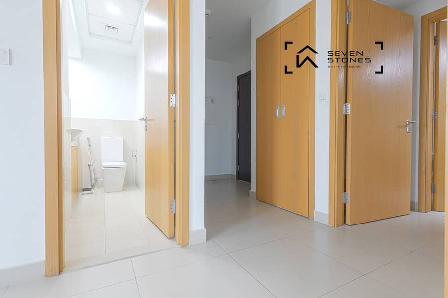 Burj Khalifa View | High Floor | Unfurnished - Image 7