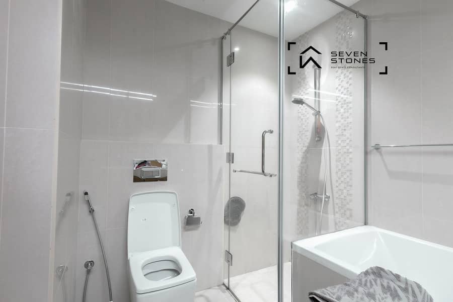 Burj Khalifa View | High Floor | Unfurnished - Image 10