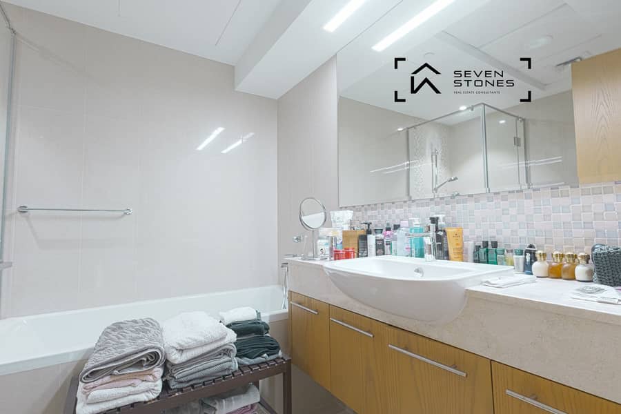 Burj Khalifa View | High Floor | Unfurnished - Image 11