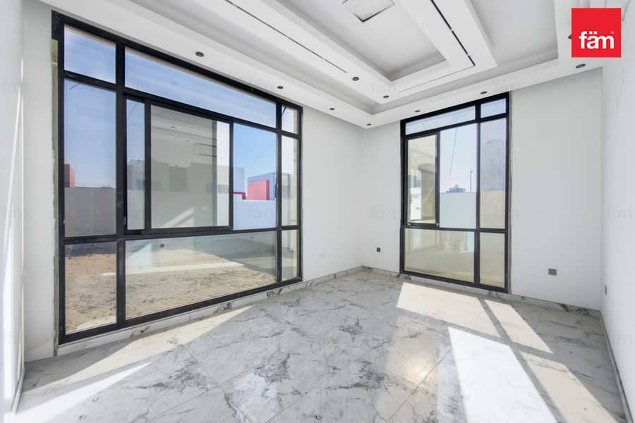 Spacious Villa With Nearby School & Hospital