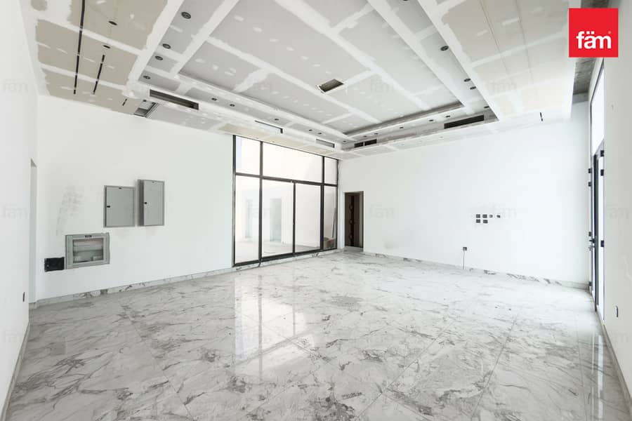 Spacious Villa With Nearby School & Hospital