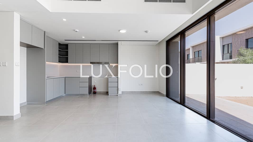 Huge Plot | Ready to Move | Corner Unit