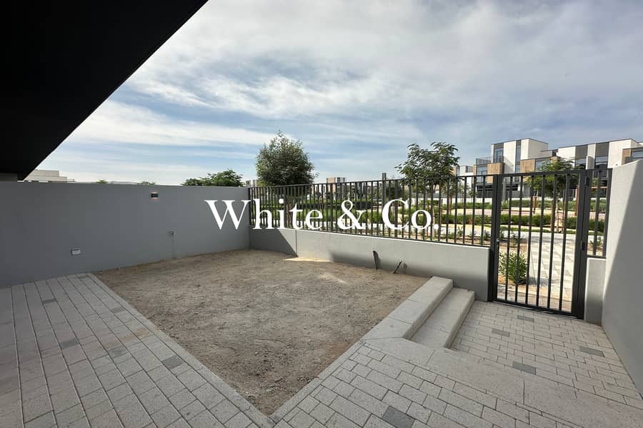 Prime Location | Vacant | Lagoon Views