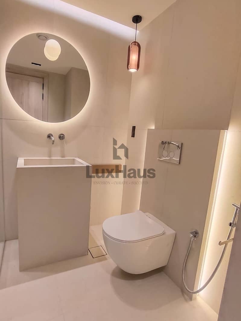 Luxurious Upgraded Duplex Penthouse | Modern Style - Image 15