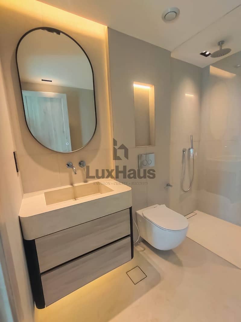 Luxurious Upgraded Duplex Penthouse | Modern Style - Image 18