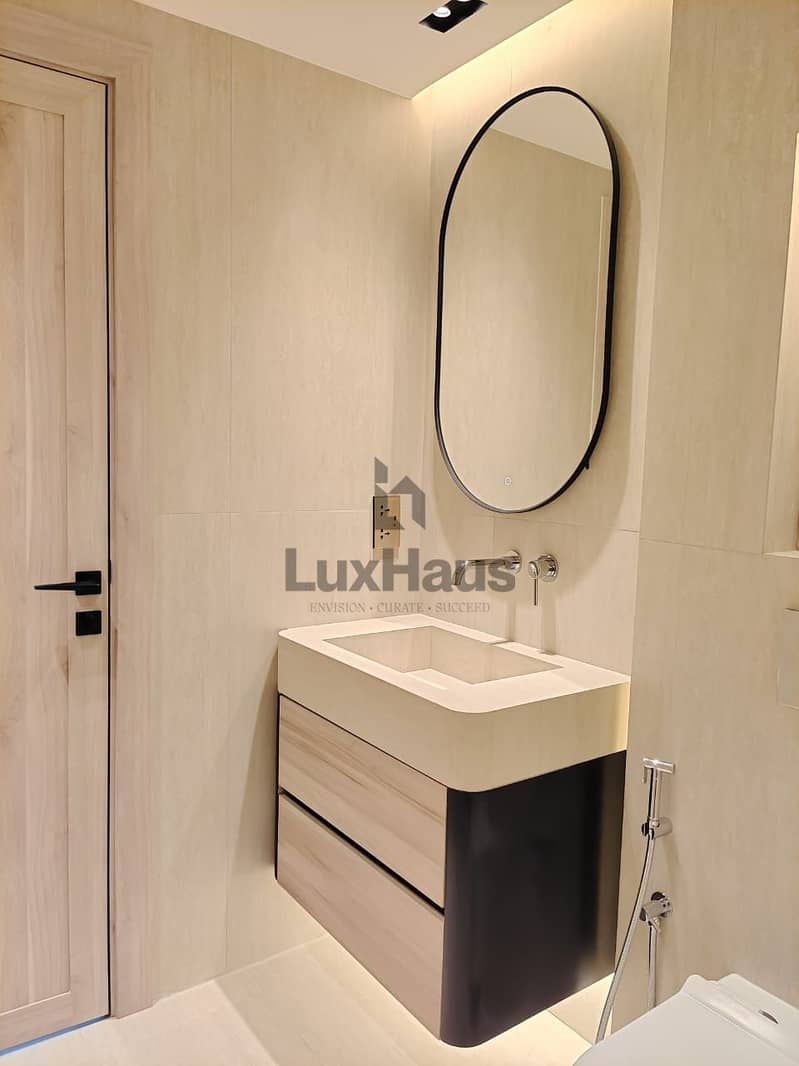 Luxurious Upgraded Duplex Penthouse | Modern Style - Image 19