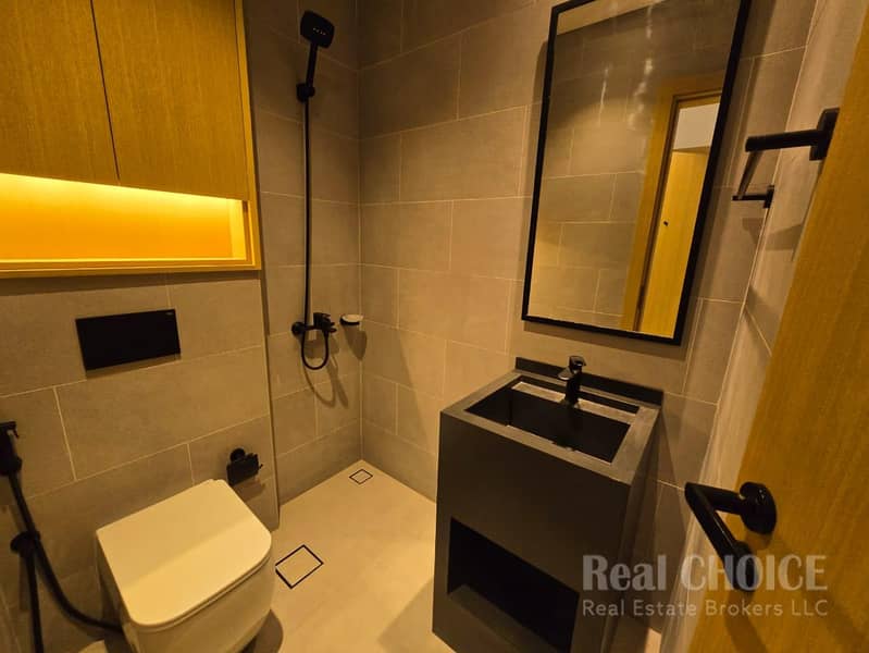 Brand-New 3BR Residence | Storage | Business Bay - Image 15