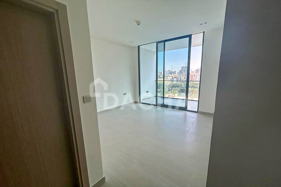 POOL VIEW | SPACIOUS UNIT | VACANT - Image 7