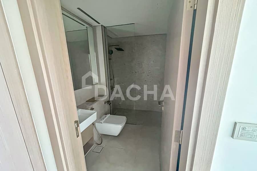 POOL VIEW | SPACIOUS UNIT | VACANT - Image 8