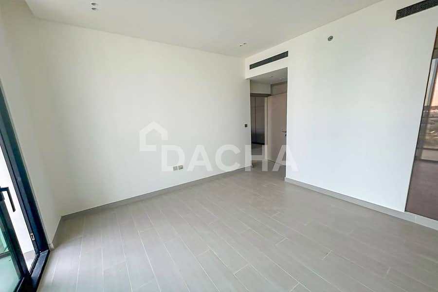 POOL VIEW | SPACIOUS UNIT | VACANT - Image 9