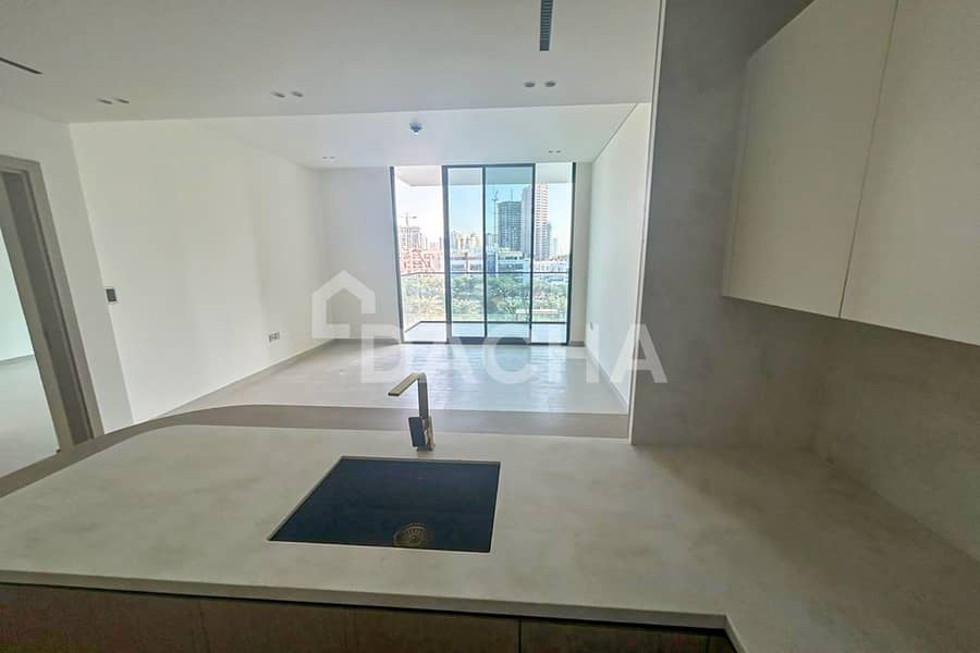 POOL VIEW | SPACIOUS UNIT | VACANT - Image 12